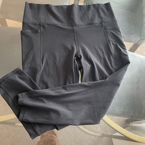 Athleta Salutation Stash II Pocket 7/8 Tight